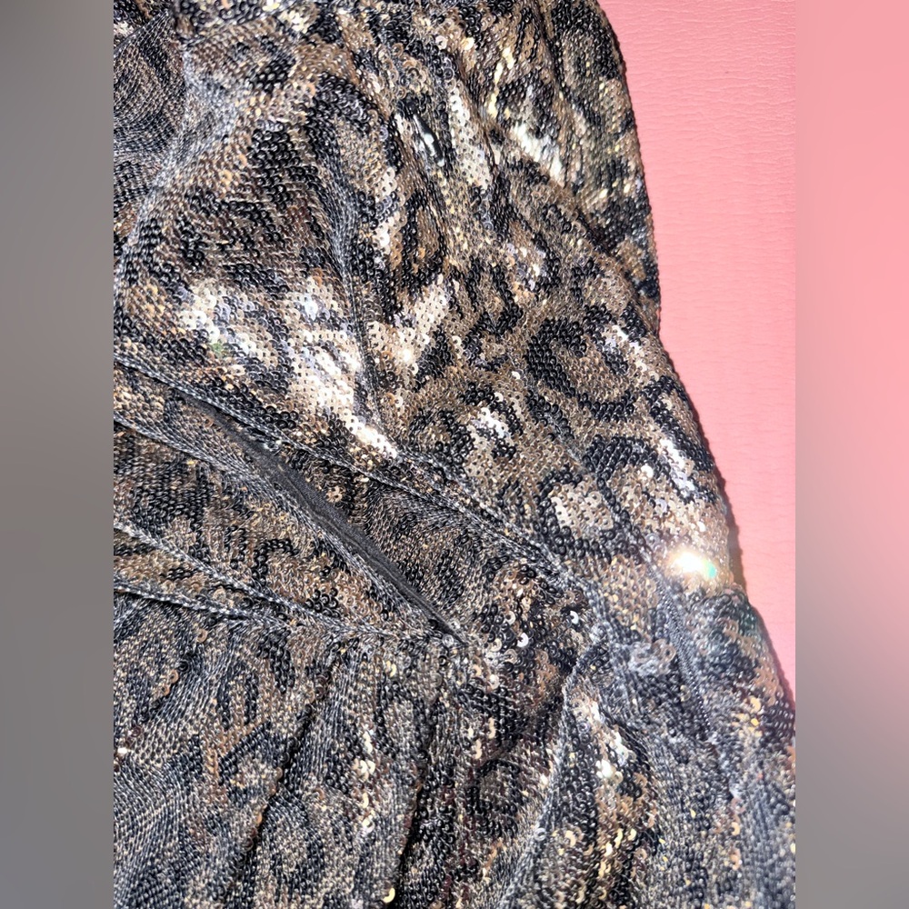 ASTR the label Selene size small leopard sequin mini wrap dress gold with sleeve - Picture 14 of 15